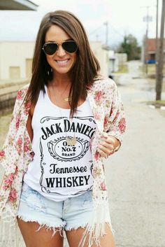 Super cute summer outfit♥                                                       … Country Girl Outfits, How To Have Style, Country Thunder, Whiskey Girl, Faster Horses, Country Concert Outfits, Fest Outfits, Chris Stapleton, Country Girls Outfits