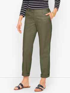 Best Work Pants, Straight Leg Khakis, Fall Wardrobe Essentials, Chinos Style, Perfect Pant, Fall Capsule Wardrobe, Classic Style Women, Green Pants, Ankle Length Pants