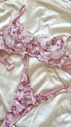 Aesthetic Lovecore, Cute Lingerie Sets, Fooling Around, Floral Lingerie, Pretty Bras, Cute Sleepwear, Lingerie Inspiration