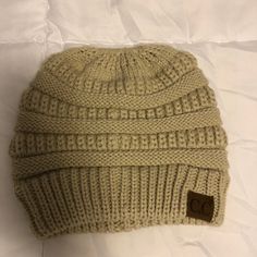 Cute Comfy Ponytail Cc Hat Never Worn Cc Hat, Cc Hats, Cute Comfy, Boutique Accessories, Knit Hat, Knitted Hats, Women Accessories, Boutique, Knitting