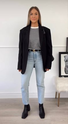 Denim Jeans Office Outfit, Friday Office Outfit Casual Jeans Summer, Bussines Casual Women Outfits Jeans, Office Wear Jeans, Casual Friday Work Outfits Summer, Autumn Brunch Outfit, Jeans Office Outfit, White Shirt Outfit Women, Bussines Casual Woman