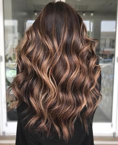 50 Dark Brown Hair with Highlights Ideas for 2020 - Hair Adviser Gray Highlights Brown Hair, Purple Highlights Brown Hair, Highlights Brown Hair Short, Highlights Brown Hair Balayage, Brown Bob Hair, Brown And Blonde, Highlights For Dark Brown Hair, Highlights Ideas