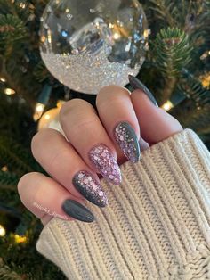 Gray nails, pink nails, vertical ombre nails, glitter nails Gray Glitter Ombre Nails, Pink And Grey Glitter Nails, Gray And Rose Gold Nails, Pink Grey Nails Design, Pink And Gray Dip Nails, Grey Glitter Nails Acrylic, Dark Grey Nails With Glitter, Matte Glitter Gel Nails, Pink And Gray Nail Ideas