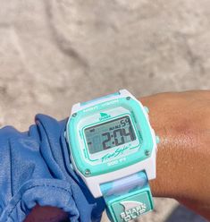 Riding the tides in style since '81! 🏄‍♀️⌚️ Elevate your surf game with @freestylewatches and add a burst of brightness to every wave 🌊  🦈: #sharkwatch Trippy Turtle Aqua 📷: @melanie.arriolaa _ #myfreestylewatch #pintereststyle #surfer #watchlover #bluewatch #accessorieslovers #granolagirl Shark Watches Aesthetic, Freestyle Shark Watch, Shark Clip Watch Preppy, Shark Watch Octopus, Swimming Essentials, Retro Watches Shark, Shark Clip Watch, Shark Watch, Surf Room Decor