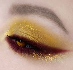 Colorful Fall Makeup, Bold Fall Makeup, Fall Makeup Simple, Halloween Inspired Makeup Eye, Ginger Hair Makeup Looks, Two Tone Eyeshadow Looks, October Makeup Ideas, Fall Color Makeup, Autumn Fairy Makeup