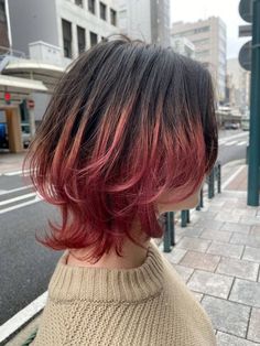 47+ Best Jellyfish Haircut Ideas That Anyone Can Pull Off Tom Boy Hair, Jellyfish Haircut, Short Dyed Hair, Short Grunge Hair, Dyed Hair Inspiration, Hair Inspiration Short, Hair Stylies, Haircuts Straight Hair, Short Hair Haircuts