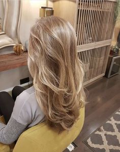 Silk Wedding Mermaid Dress, Dimension In Hair, Golden Blonde Hair With Layers, Long Hair With Light Layers, Lived In Caramel Blonde, Golden Blonde Hair Layers, Blonde Layers Medium, Lived In Sandy Blonde, Long Golden Blonde Hair With Layers