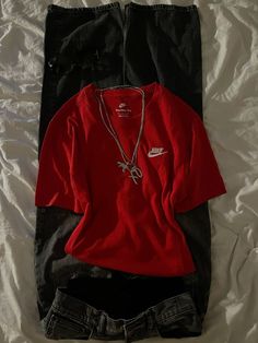 Clothes Trend, Outfits With Red Shirts, Old Nike Outfits, Outfit Ideas With Red Shirt, Y2k Vintage Clothing Ideas, Nike T Shirt Outfits, Outfits With Red Shirt, Nike Fits Outfits, Y2k Fashion Shirts & Tops