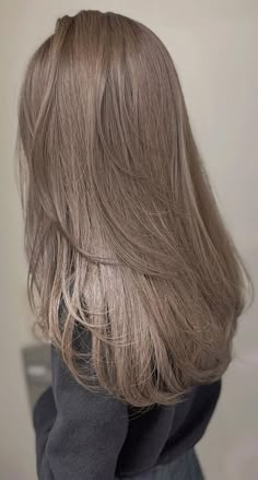 Popelavá Blond, Hair Color Ash, Beige Hair Color, Light Brown Hair Color, New Hair Color Trends, Light Ash Brown