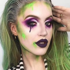 Female Bettle Juice, Green Hair Makeup Ideas, Beetlejuice Themed Makeup, Beetlejuice Girl, Beetlejuice Halloween Costume, Beatle Juice, Beetlejuice Makeup, Makeup Zombie, Halloween Makeup Sugar Skull