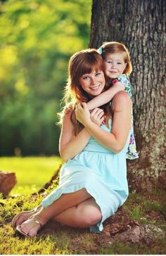 Mother Child Photography, Sister Pic, Mom Daughter Photos, Sister Photoshoot, Mother Daughter Poses, Mommy Daughter Pictures, Daughter Pictures, Daughter Photo Ideas