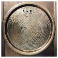 a close up of a metal object with the word carro on it's side