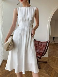 White Knee Length Skirt, Muslin Dress, Office Dresses For Women, Free Fashion, Satin Midi Dress, Spring Summer Dress, Mode Vintage, Woven Dress, Midi Dress Sleeveless