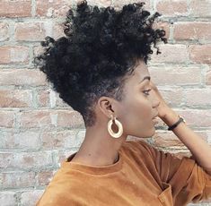 Winter Lip Color, Cabello Afro Natural, Short Natural Haircuts, Cute Natural Hairstyles, Natural Hair Short Cuts, Long Hair Tips