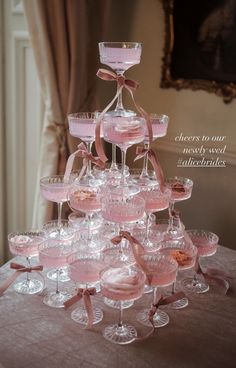 Coquette Party Favors, 21st Birthday Hotel Decorations, Coquette Centerpieces, Pink Engagement Party, Coquette Theme, Birthday Vibes, Tafel Decor