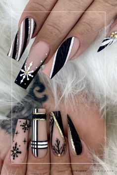 Elevate your holiday look with these 40+ stunning black Christmas nail designs! Whether you prefer long or short nails, acrylic or gel, we've got creative ideas for every nail shape. Get inspired with these amazing nail art designs featuring shades of white, red, gold, green, and silver. From cute and simple to bold and intricate, we've got everything you need to complete your winter look. Don't miss out on these amazing ideas and get ready to show off your stunning black Christmas nail designs. Black Christmas Nails, Winter Nails Acrylic, Goth Nails, Cute Acrylic Nail Designs, Dope Nail Designs, Coffin Shape Nails, Christmas Nails Acrylic, White Nail, Xmas Nails