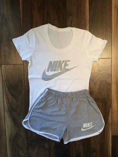 QueenA Nike Shorts And Top Set, Nike Shorts Outfit, Volleyball Clothes, Body Glow, Sports Outfits, Sleep Time, Legging Outfits, White Tee Shirts, Nikes Girl