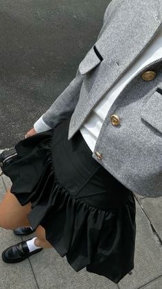 Skirt Outfits Fall, Mode Zara, Skandinavian Fashion, Chique Outfits, Corporate Outfits, Looks Street Style, Looks Chic, Casual Fall Outfits