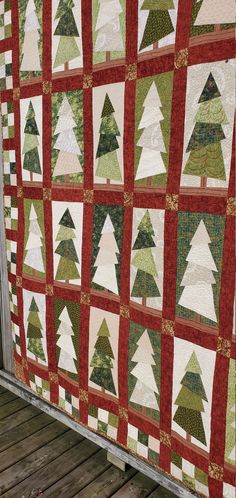 Christmas Wall Quilt, Christmas Wall Quilts, Christmas Quilt Patterns Free, Christmas Quilts Ideas Free Pattern, Quilted Trees, Easy Christmas Quilt, Christmas Tree Quilt Block Patterns, Christmas Tree Quilts, Trees Quilt