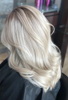 Melted Roots Blonde, Gray Highlights, Glamorous Hairstyles, Cool Blonde Hair Colour, Root Melt, Blonde Hair With Roots, Pretty Blonde Hair, Cool Blonde Hair, Light Blonde Hair