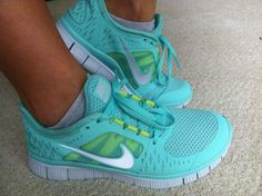 Want!! Best Nike Running Shoes, Fitness Style, Cheap Sneakers, Gym Outfits, Zuhair Murad, Carrie Bradshaw, Running Shoes Nike, Wholesale Shoes