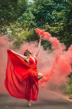 Women In Red, Rooftop Photoshoot, Photoshoot Creative, Quinceanera Photoshoot, Debut Photoshoot, Quinceanera Photography, Motion Photography, Outdoor Birthday