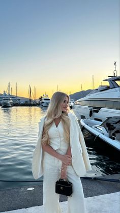 What To Wear On A Boat, Old Money Winter, Boat Cruise, On A Boat, Old Money Style, Instagram Photo Inspiration, Classy Women, Elegant Outfit, Outfits Casuales