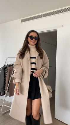 Winter Coat Outfits, Sigil Tattoo, Europe Outfits, Chique Outfits, Winter Fashion Outfits Casual, Outfit Chic, Beige Outfit, Beige Coat, Cold Outfits