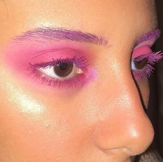 Pink Eye Look, Summer Date Night Outfit, Hadid Fashion, Artsy Makeup, Y2k Beach, Fashion Bella, Summer Date Night, Pink Eye