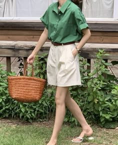 Fashion Show Poster, Cream Shorts, Green Shirt, Lookbook Outfits, Minimal Fashion