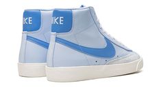 Blazer Mid FD0304 400 Nike Blazer Blue, Blazer Shoes, Nike Shoes Women Fashion, Nike Blazers, Blazers Shoes, Cute Nike Outfits, Trendy Shoes Sneakers, Preppy Shoes, Pretty Shoes Sneakers