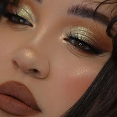 Makeup Verde, Brown Makeup Looks, Golden Eye Makeup, Golden Makeup, Make Up Gold, Gold Makeup Looks, Gold Eye Makeup, Prom Eye Makeup, Eye Makeup Pictures