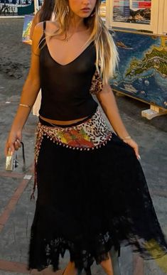 Beach Club Aesthetic Outfit, Boho Black Dress Outfit, Music Gig Outfit, Viking Festival Outfit, Rich Hippie Aesthetic, Festival Boho Outfit, Vintage Boho Style Outfits, Nrf Outfits, Gypsycore Fashion Aesthetic