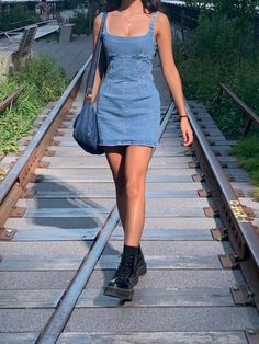 Mini Jean Dress Outfit, Mini Jean Dress, Short Jean Skirts Outfit, Overall Mini Dress Outfit, Denim Mini Dress Outfit Winter, Denim Dress Outfit Aesthetic, Short Jean Dress Outfit, Overall Dress Aesthetic, Short Denim Skirt Outfit Casual