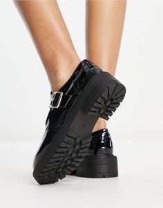 Chaussures par Schuh Fais un pas en avant en matière de style Bandoulière réglable Fermeture par boucle à ardillon Bout rond Pointure large Chunky Shoes, Adjustable Straps, Latest Trends, Online Shopping, Asos, Buckle, Van, Black