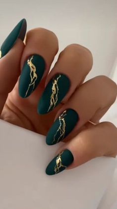 Emerald Nails, Dark Green Nails, Green Nail Designs, Dark Nails, Fall Nail Art, Manicure Y Pedicure