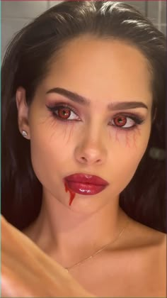 Pelottava Halloween, Maquillage Halloween Simple, Vampy Makeup, Halloweenský Makeup, Classy Halloween Costumes