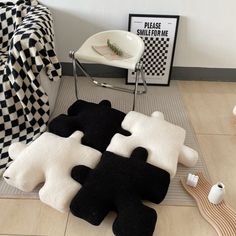 Plush Puzzle Pillow Floor Cushion / Black Interior Design Per La Casa, Future Apartment Decor, Cute Bedroom Decor, Cozy Room Decor, Apartment Decor Inspiration, Dream Room Inspiration, Room Makeover Inspiration, Cute Room Decor, Decor Minimalist