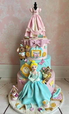 there is a cake that looks like a princess