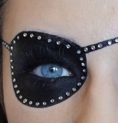 Pirate Witch Makeup, Ghost Pirate Makeup, Pirate Makeup Female, Pirates Makeup Female, Pirates Makeup, Pirate Makeup Women, Show Makeup, Pirate Fashion