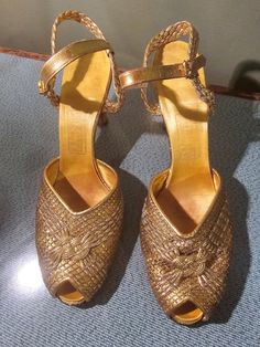 Amazing gold shoes that look like they came right out of a fairytale from the 30s. These are in great antique wearable condition with just some scuffing on the heels and one shoe liner in loose. These are made in Los Angeles by JW Robinson Company. I can't make outnthe size by all.the numbers on the strap. Says 5274 75 22 maybe 7.5? I'm a 8 and can barely squeeze.  They are narrow and my foot is wide. I would suggest a small 7.5 with a narrow foot or a size 7 foot that is narrow.  Also I am prov Woven Sandals, Gold Shoes, Women's Costumes, Gatsby, Bridal Wedding, Vintage Collection, Ankle Strap, Gold Metal, Heel Height