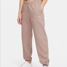 Nike Lab Fleece Heavyweight Sweatpants Malt White Cw5565-245 Women’s Sizes S-M Brand New With Tag Gray Nike Sweatpants, Nike Grey Sweatpants, Nike Tech Fleece Pants, Grey Nike Sweatpants, Fleece Pants Women, White Sweatpants, Black Capri Pants, Nike Sweats, Nike Sweatpants