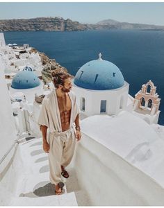 Man Bun Top Knot, Santorini Outfit, F Men, Bun Styles, Men Photoshoot, Stylish Men Casual, Bali Fashion, Model Poses Photography, Poses For Men