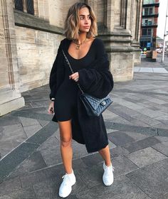 🖤🖤🖤 (unitard @ohpolly) Ootd Casual Chic, Japan Ootd, Sneakers Outfit Work, White Shoes Outfit, 2019 Outfits, Getaway Outfit, 2019 Style, Pinterest Fashion