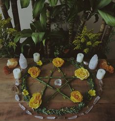 Green Witch Aesthetic, Altar Inspiration, Wicca Altar, Witchcraft Altar, Wiccan Decor, Green Witchcraft, Witch Things, Altar Ideas