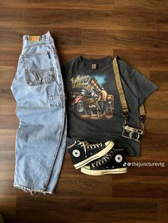 Casual Crew Neck Tops For Urban Adventures, Spring Streetwear T-shirt With Pockets, Casual Short Sleeve Tops For Weekend, 90s Style Streetwear Tops With Pockets, 90s Streetwear Tops With Pockets, Outfit Ideas Shirt, Outfit Ideas Easy, Shirt Outfit Ideas, New Outfit Ideas