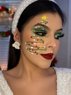 Christmas Makeup Looks Simple, Christmas Eyeliner, Eyeliner Creative, Simple Christmas Makeup, Makeup Looks Christmas, Grinch Makeup