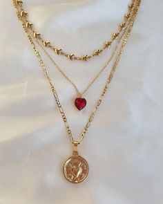 Handmade Red Crystal Heart Necklace Made with love in İstanbul ... Delivery time max: 15 days... Gold Red Jewelry, Gold And Red Necklace, Vanya Aesthetic, Red And Gold Necklace, Red Jewelry Aesthetic, Gold And Red Jewelry, Red And Gold Jewelry, Jewelry Accessories Aesthetic, Red Gold Necklace