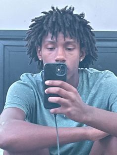 Loc Mullet Men, Short Freeform Dreads, Small Locs Men, Mullet Dreads, Starter Locs Men, Semi Freeform Locs, Dread Ideas, Freeform Dreads, Freeform Locs