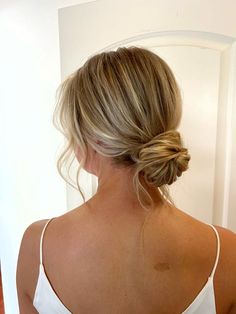 A low effortless bun for a wedding, elopement, or simple hairstyle Low Braided Bun, Effortless Bun, Simple Low Bun, Low Bun Hairstyle, Low Bun Wedding Hair, Hairstyle Braided, Simple Hairstyle